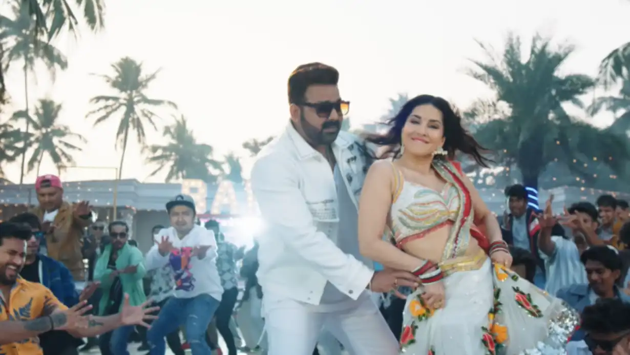 Pawan Singh And Sunny Leone's Pair Created A Stir, Watch The Amazing Video