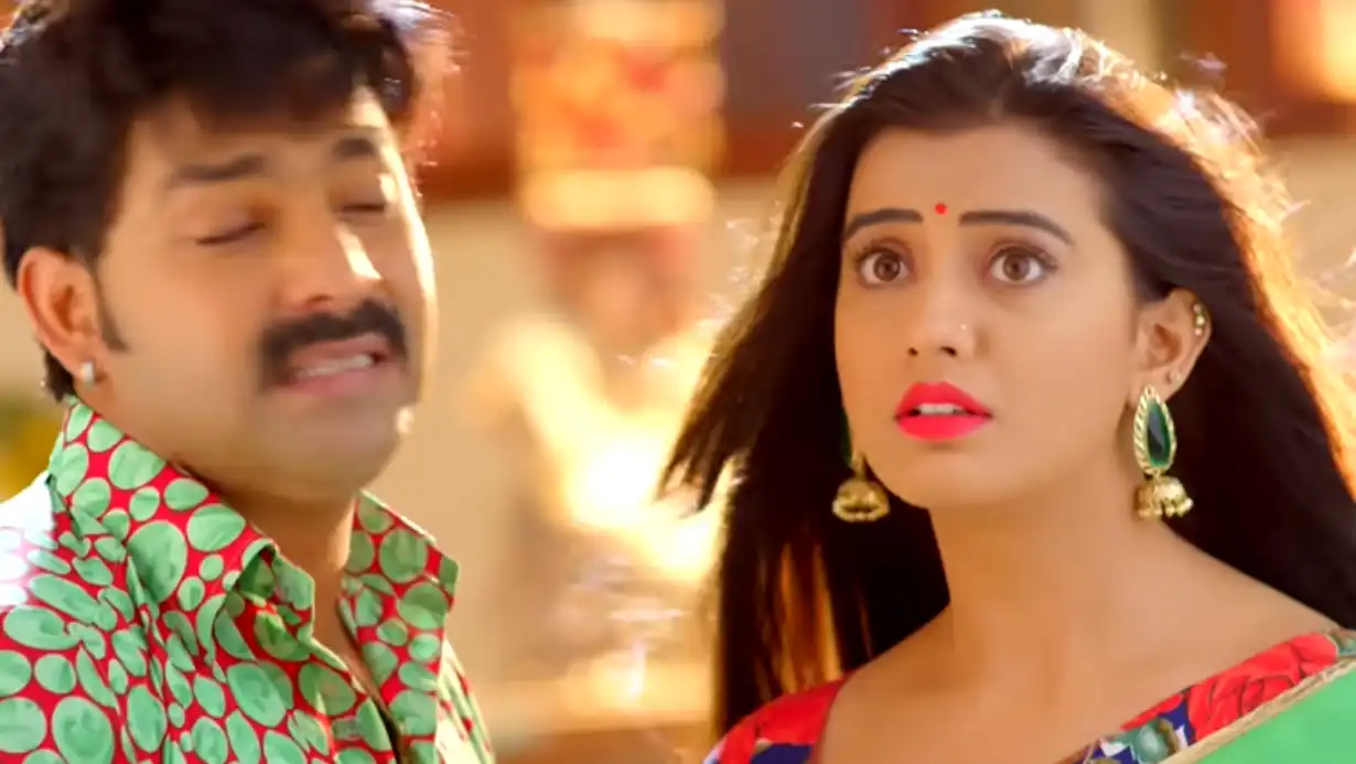 Pawan Singh And Akshara Dance