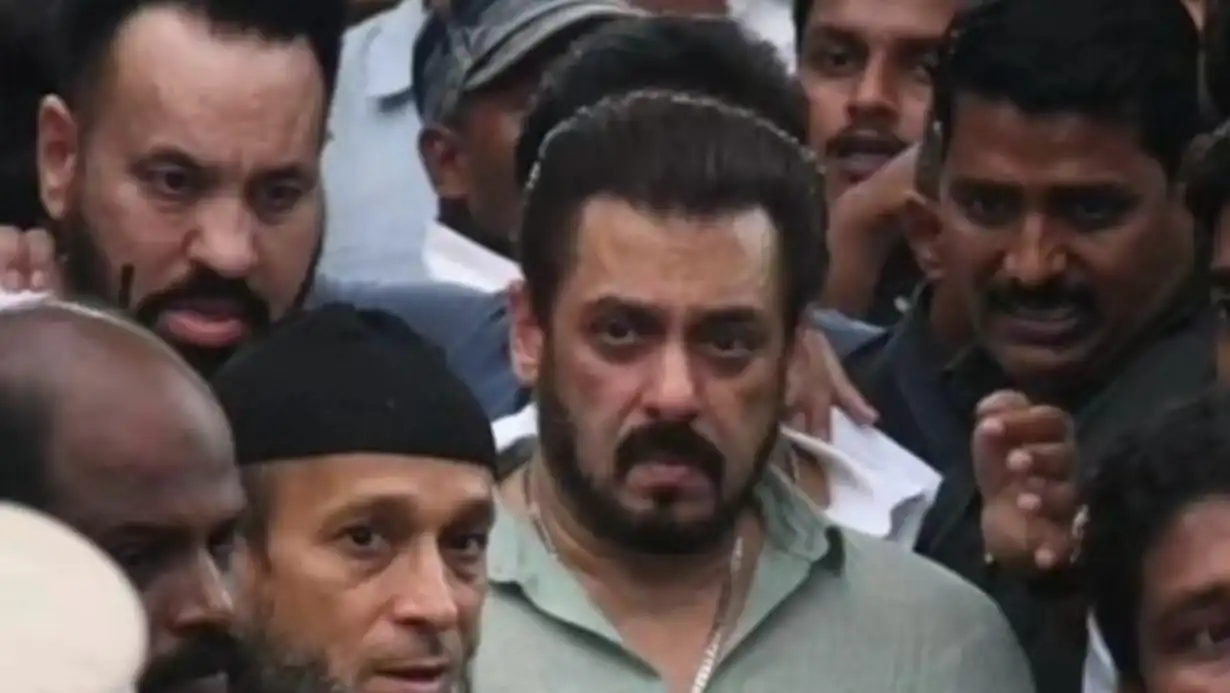 Salman Khan's Photo Went Viral Fear And Sadness Visible In His Eyes