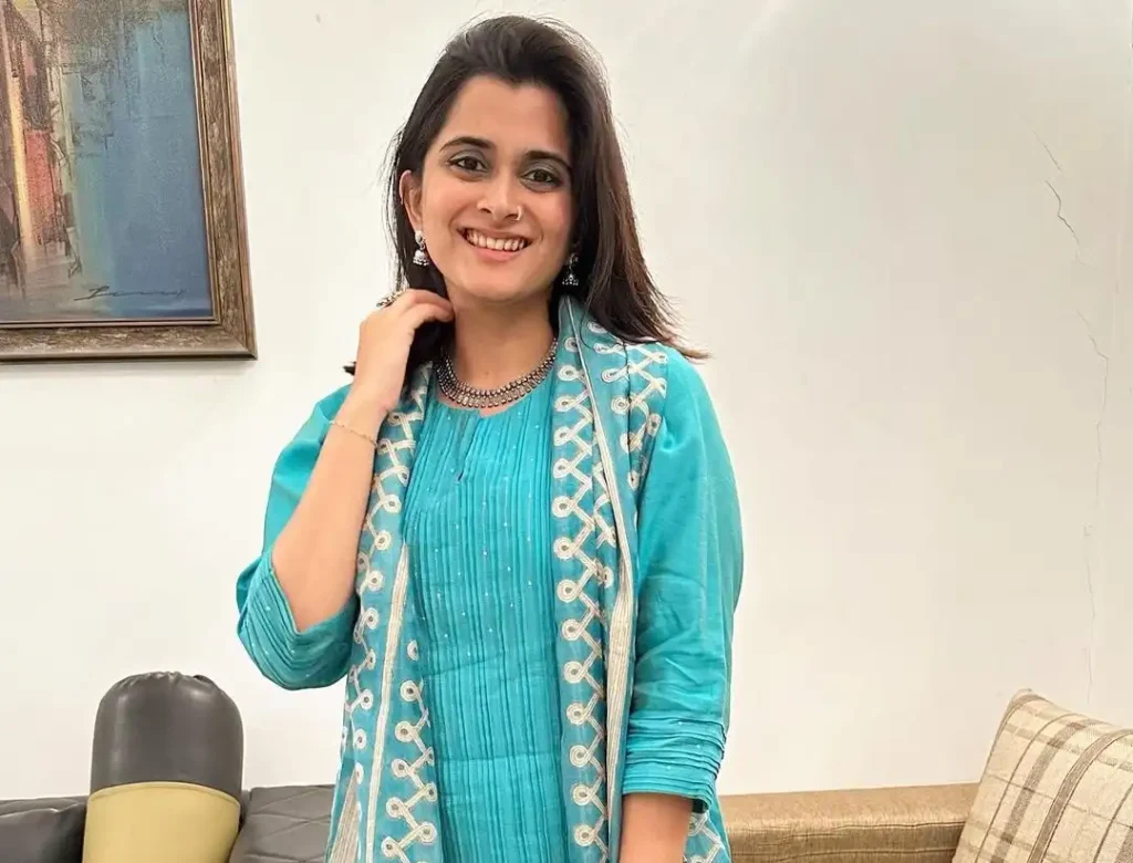 Divija Bhasin Biography - Net Worth, Age, Family