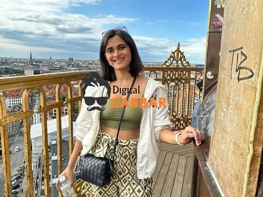 Divija Bhasin Biography - Net Worth