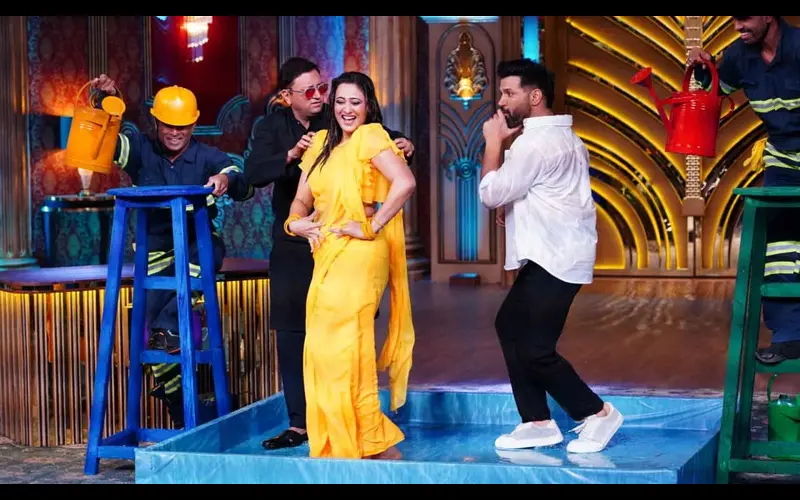 Shweta Tiwari Dancing N Tip Tip Barsa Pani